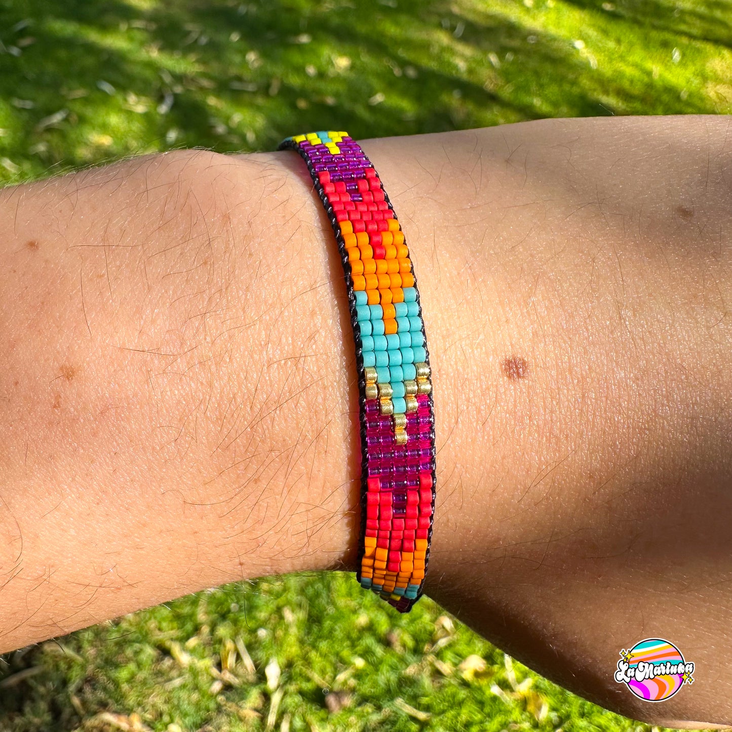 Pulsera tejida Loom flecha